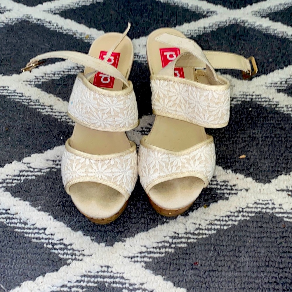 Summer Sandals, size 9.5, they have been worn, the color is nude,